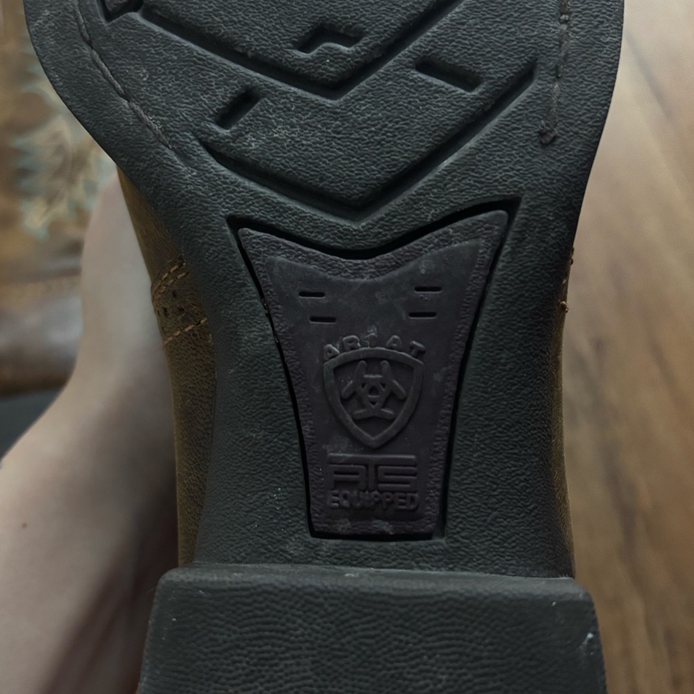 Ariat Round Toe Boots - Picture 6 of 6